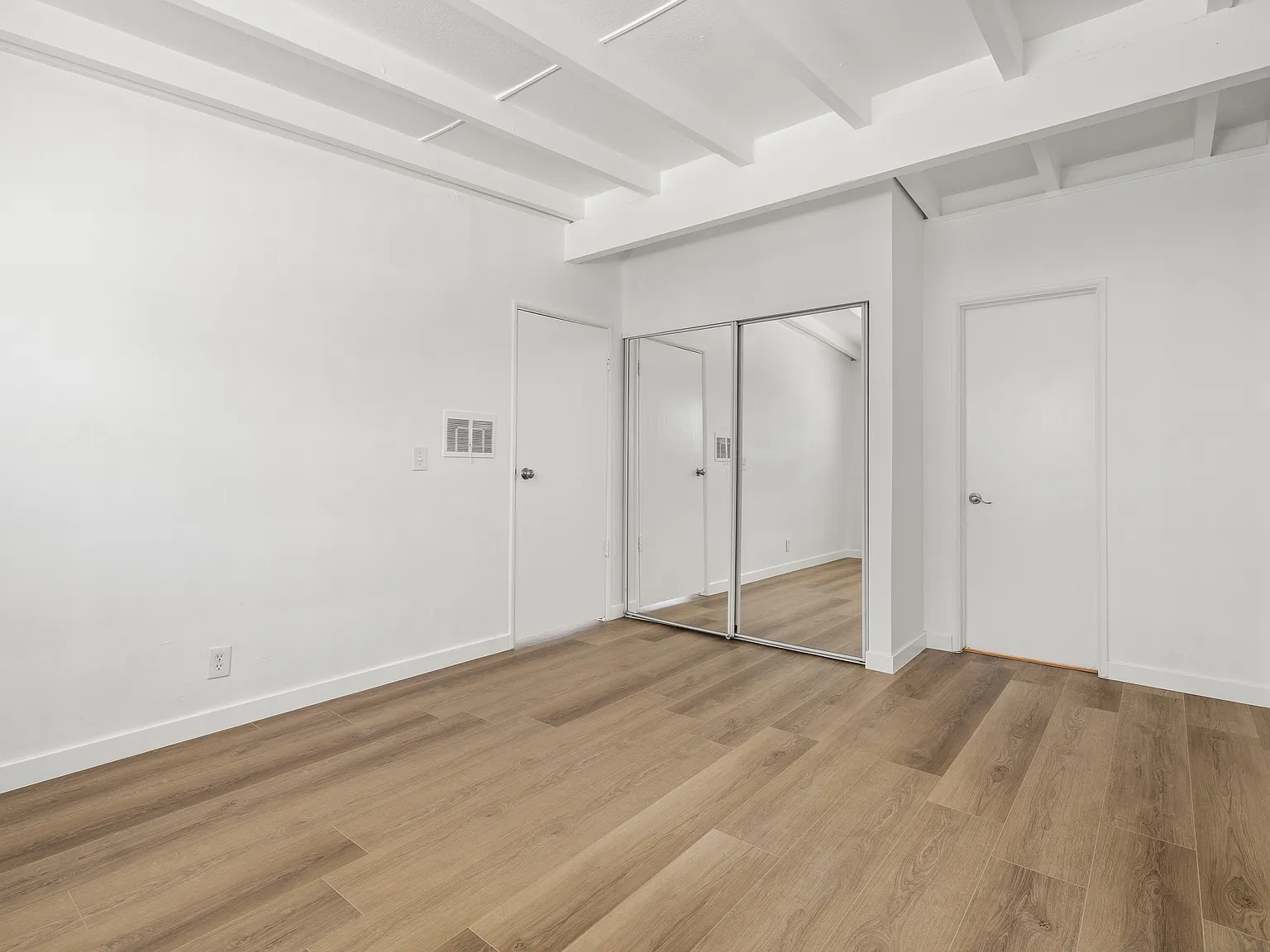 1 bed, 725 sqft, $2,099 — Photo 3