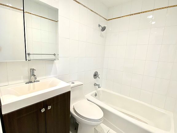5th image of 2434 W 3rd St Floor 1