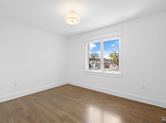 5th image of 213 7th St Floor 2