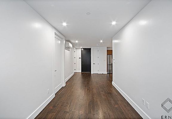 3rd image of 836 Washington Ave #2D