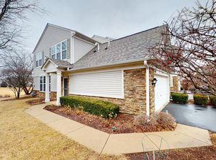 699 Pointe Dr, Crystal Lake, IL 60014