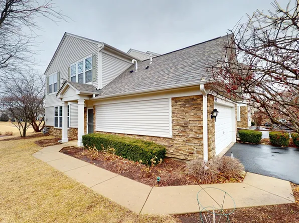 699 Pointe Dr, Crystal Lake, IL 60014