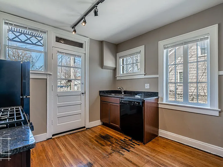 384 E. Maynard Ave — Photo 16