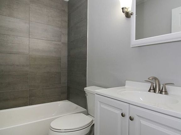 4th image of 1405-11 E Chicago St #1409B-5