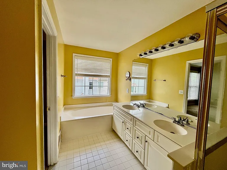 7504 Lamoyne Ct — Photo 25