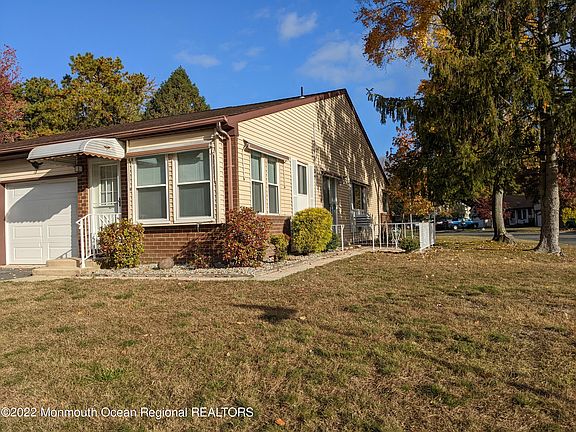 2nd image of 1B Stonybrook Ct