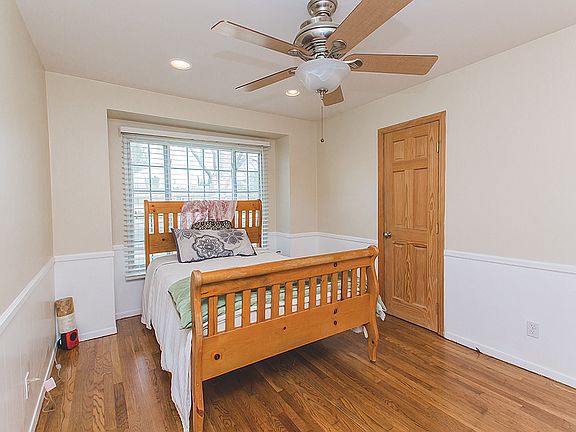 5th image of 6521 Woodlake Ave