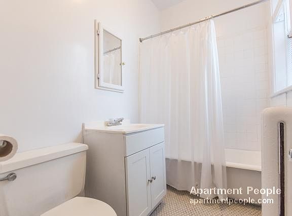 5th image of 4407 N Winchester Ave #1