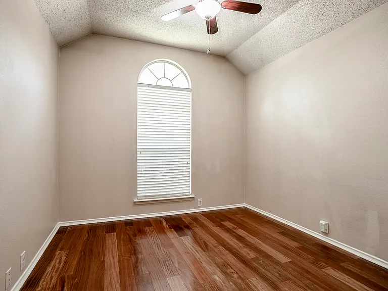 206 Meredith Ct — Photo 13