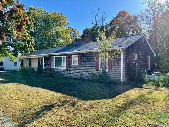 16 Palomino Dr, Cumberland, RI 02864