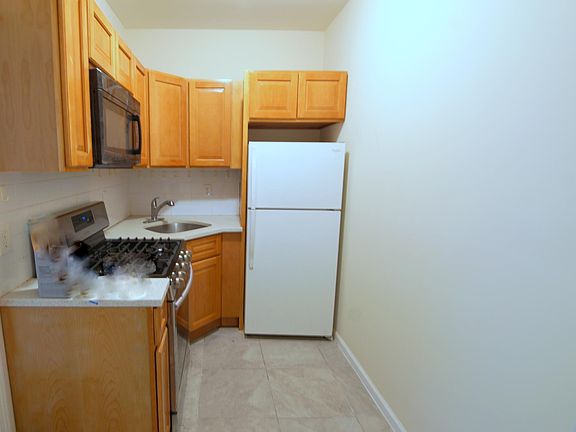 4th image of 1305 Clay Ave #1