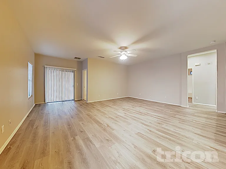 13732 W Mauna Loa Ln — Photo 3