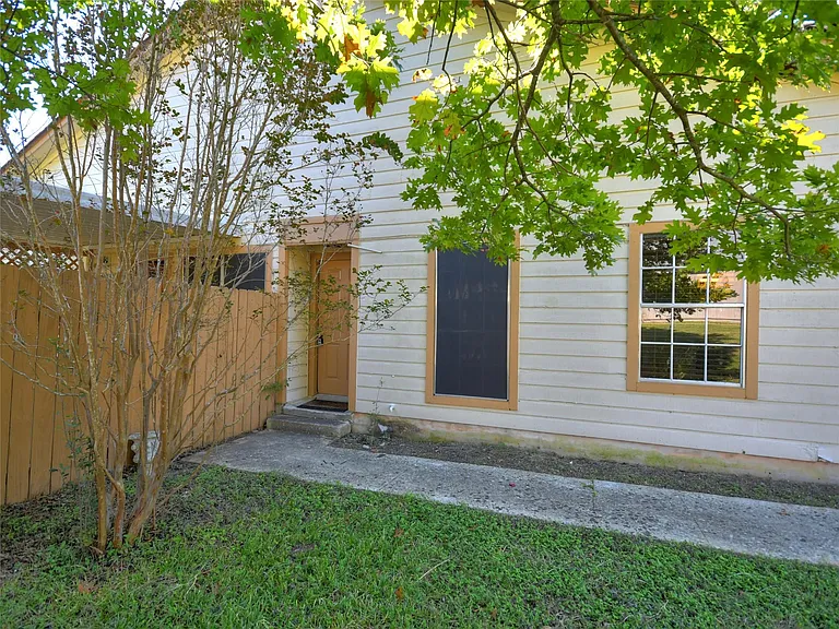 415 Fantail Loop #A — Photo 2