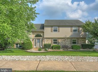 185 Overview Cir W, Red Lion, PA 17356