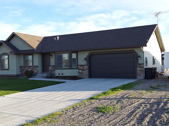 3rd image of 3277 E Edwards Dr