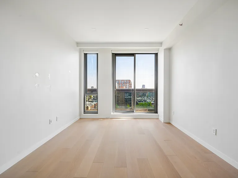 35-32 Leavitt St #11B — Photo 12