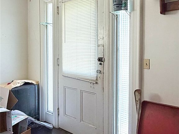 5th image of 28 Noyes St