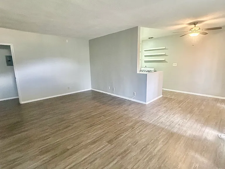 1428 Havenhurst Dr #16 — Photo 2
