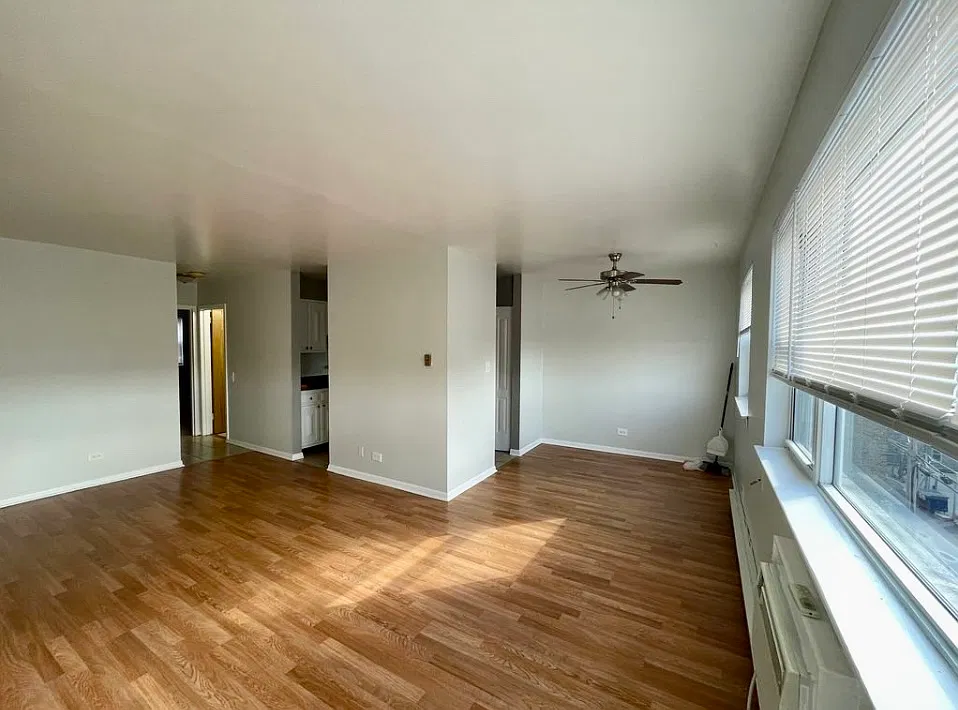 5920 N Kenmore Ave — Photo 2