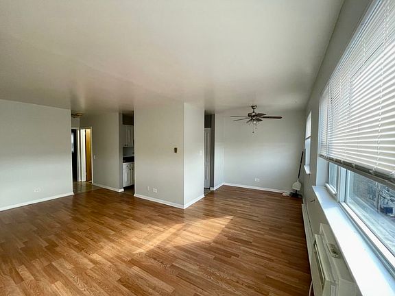 2nd image of 5920 N Kenmore Ave APT 203