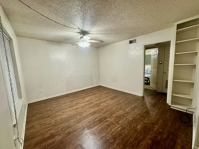 South Castle Apartments — Photo 26