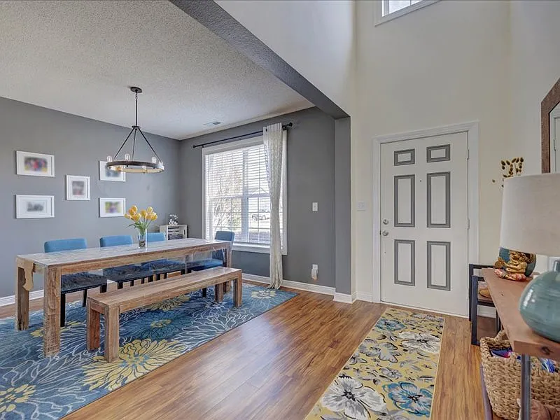 4 bed, 2.5 bath, 2486 sqft, $2,400 — Photo 4
