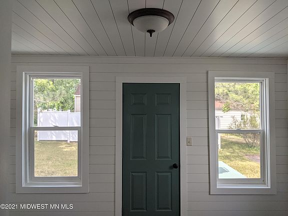 4th image of 321 Curry Ave