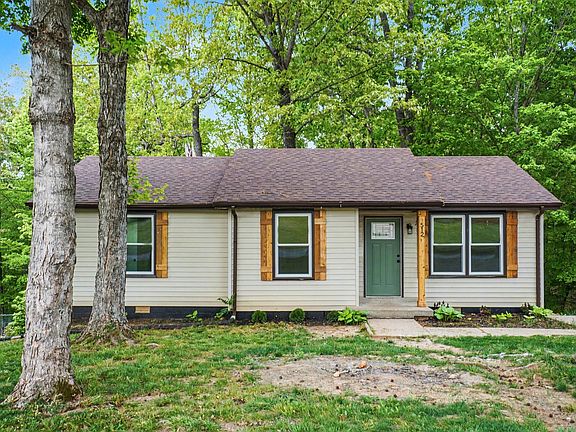 2nd image of 512 Aspen Dr