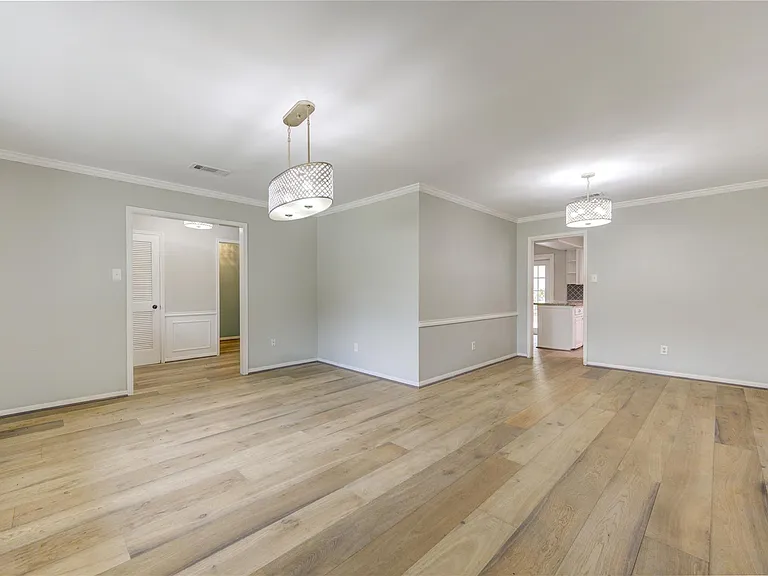 5019 Oak Forest Dr — Photo 5