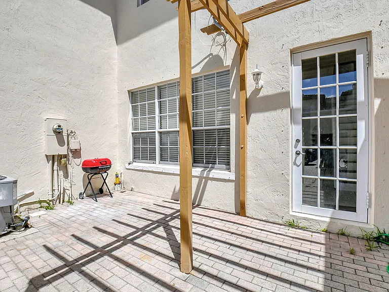 608 NW 25th Ave — Photo 27