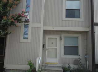 3 Mooring Ct, Essex, MD 21221