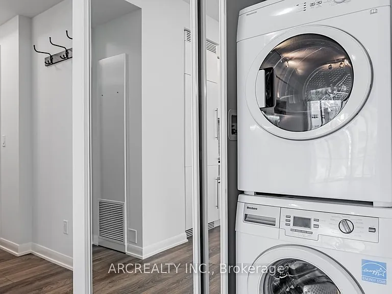 435 Richmond St W #404 — Photo 13