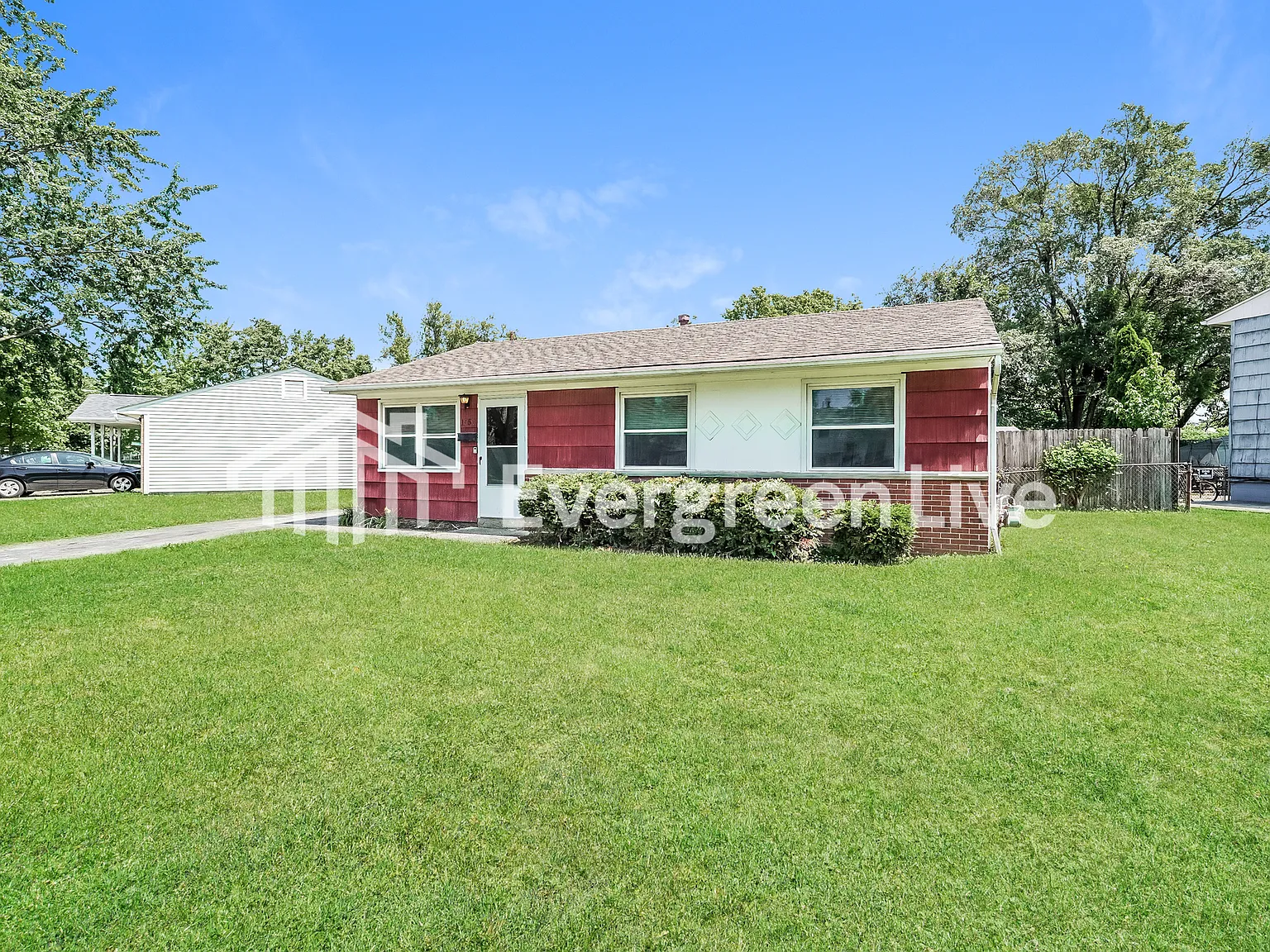 3 bed, 1.0 bath, 840 sqft, $1,345 — Photo 2