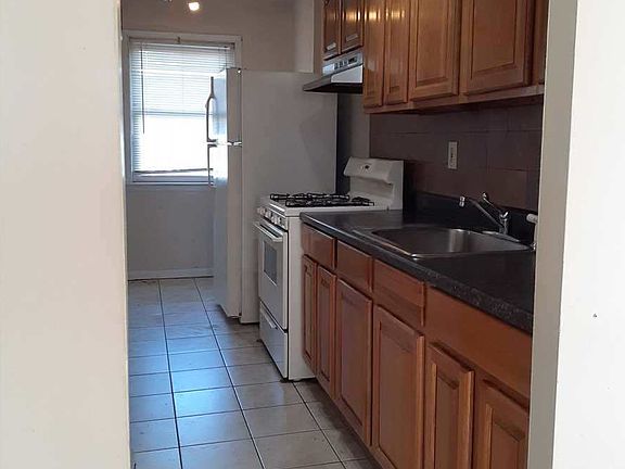 4th image of 217-23 Hempstead Ave #2-3