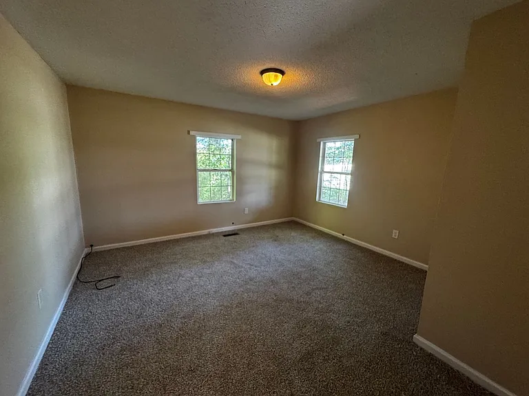 1311 Shelby Rd — Photo 6