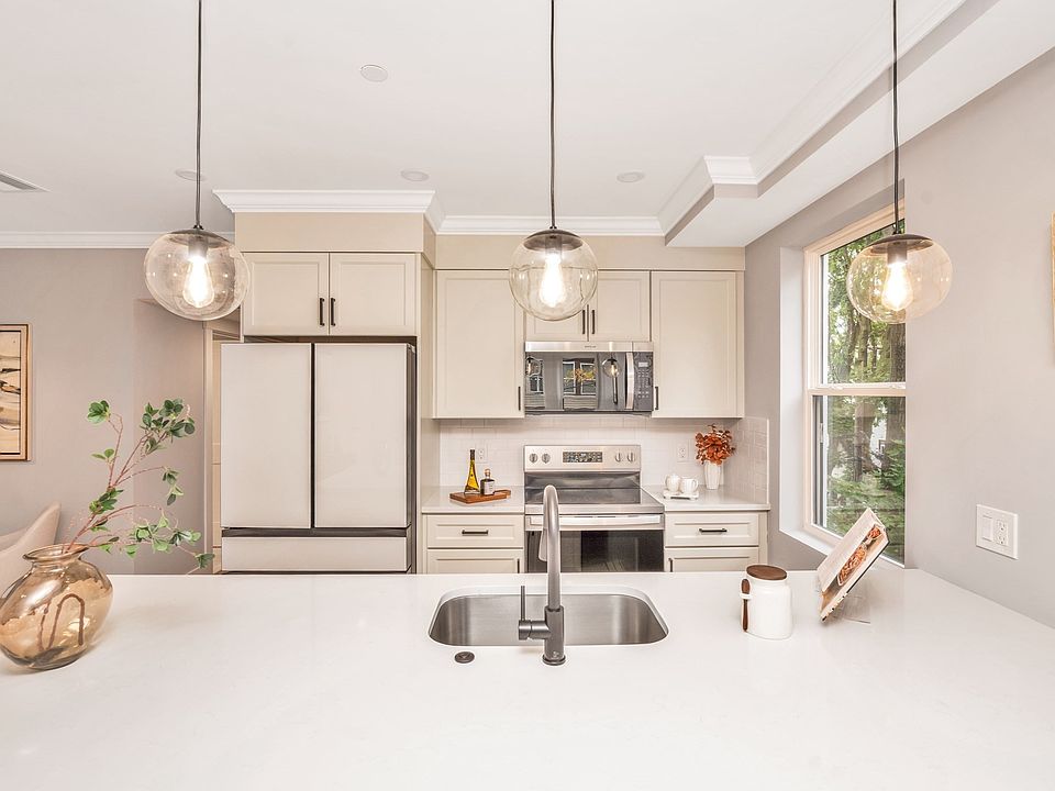 1st image of 5 Glenburne St #2