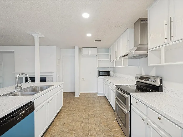 1665 Princess Ln — Photo 10