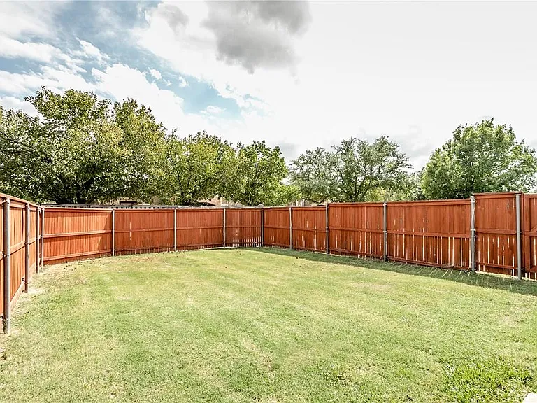 206 Meredith Ct — Photo 24
