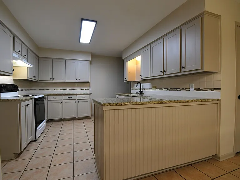 710 Kelli — Photo 10