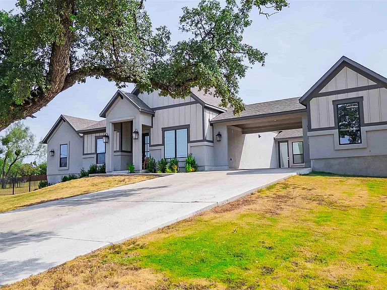 104 Lazy Oak Pl — Photo 1