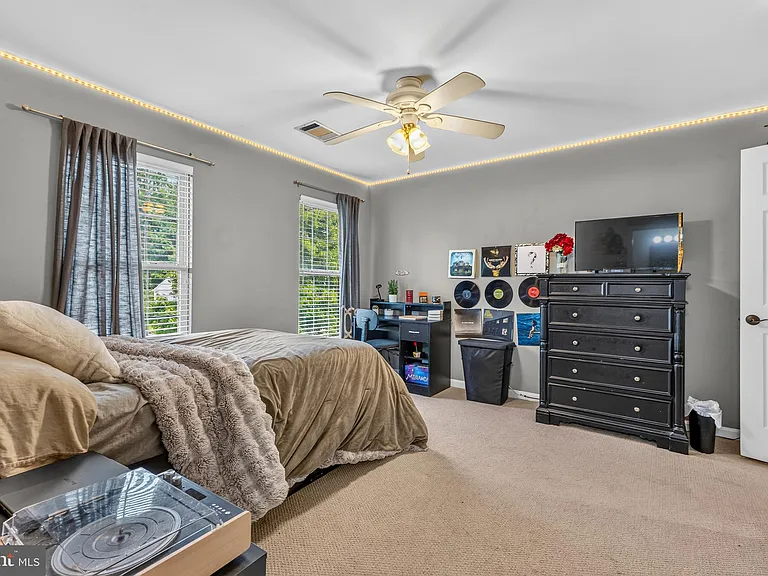 8147 Cancun Ct — Photo 32