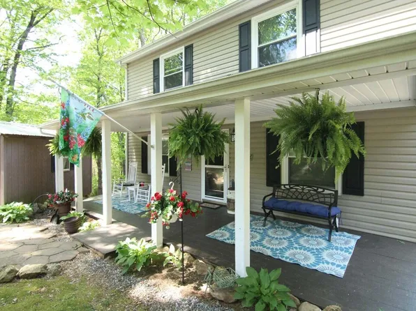 200 Cascade Dr, Vinton, VA 24179