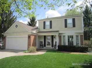470 Dalton Dr, Rochester Hills, MI 48307