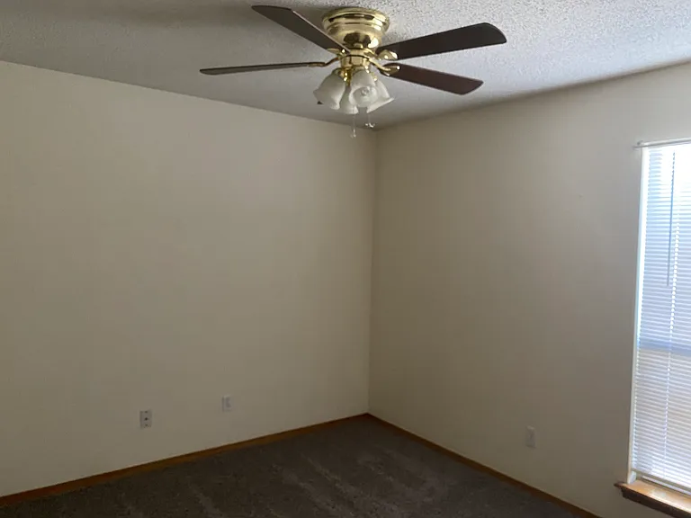 1109 Sterling Dr — Photo 8