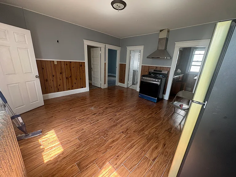 234 W 6th St #2 — Photo 18