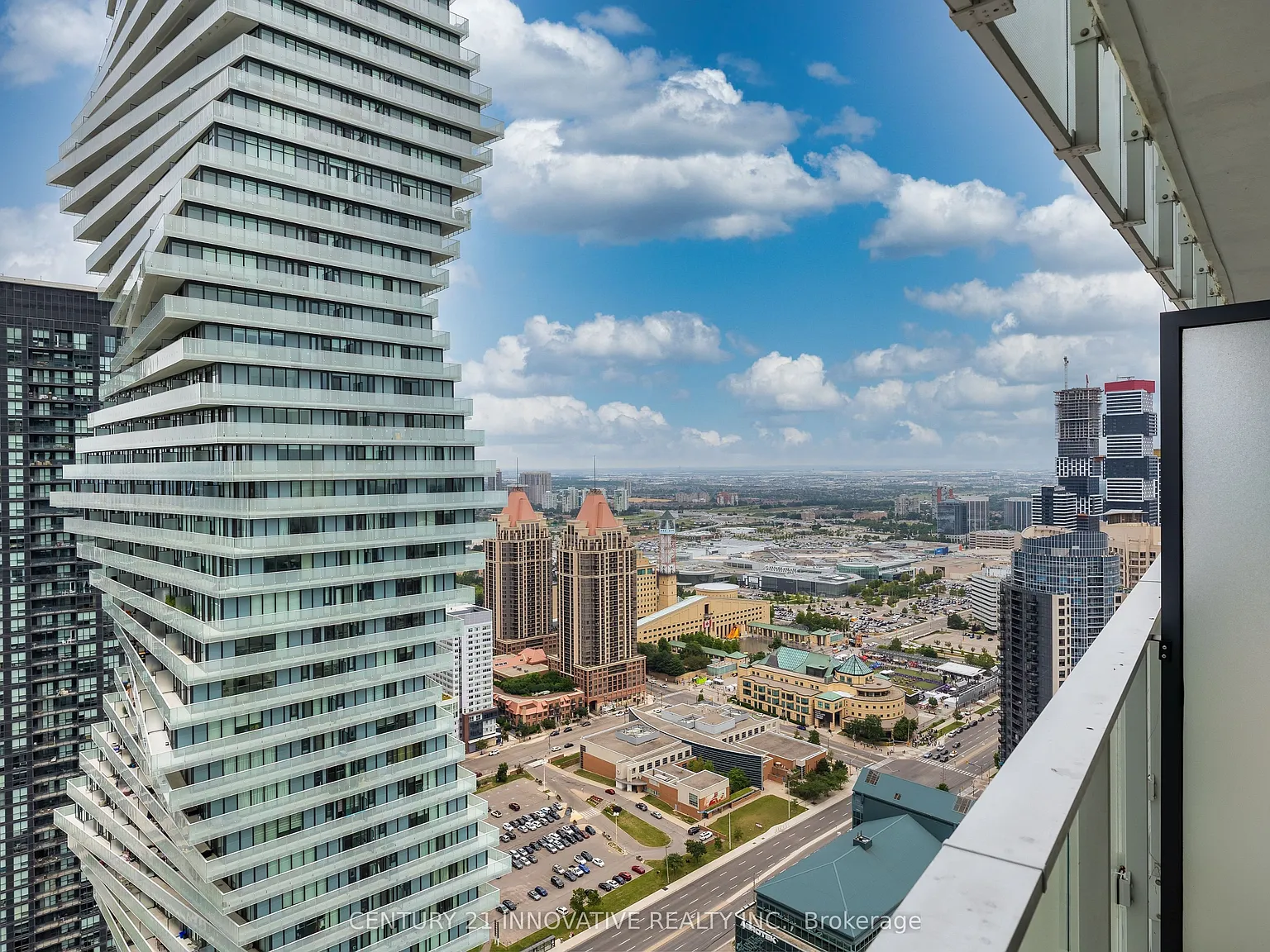M City 2 Condominium — Photo 4