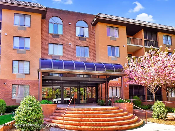 120 Wellington Ct APT 4G, Staten Island, NY 10314