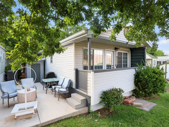 24 Cottonwood Ln, Hurricane, UT 84737