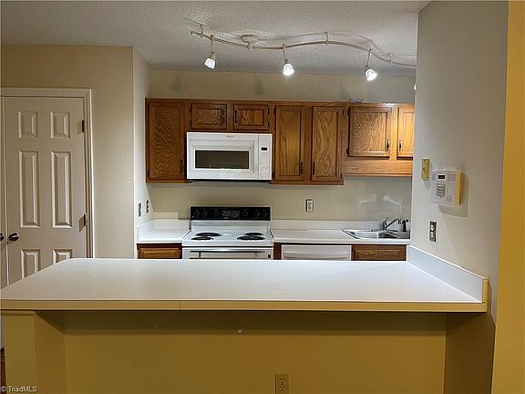 5th image of 702 Glendale Dr APT C