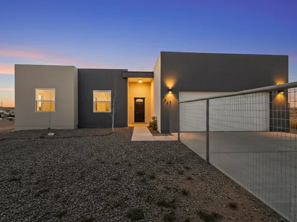 890 Idalia Rd SW, Rio Rancho, NM 87124